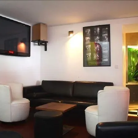 Hotel Du Port 3*